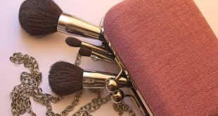 Was Sie unbedingt in Ihrem Kosmetiktäschchen mit dabei haben sollten